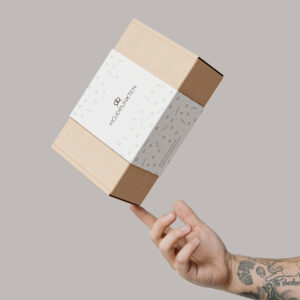 Presentbox på fingret_1000x1000 kopiera